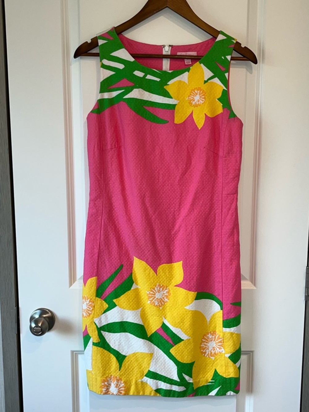 Retro 70’s Inspired Lilly Pulitzer Women's Floral Sleeveless Sheath Dress
